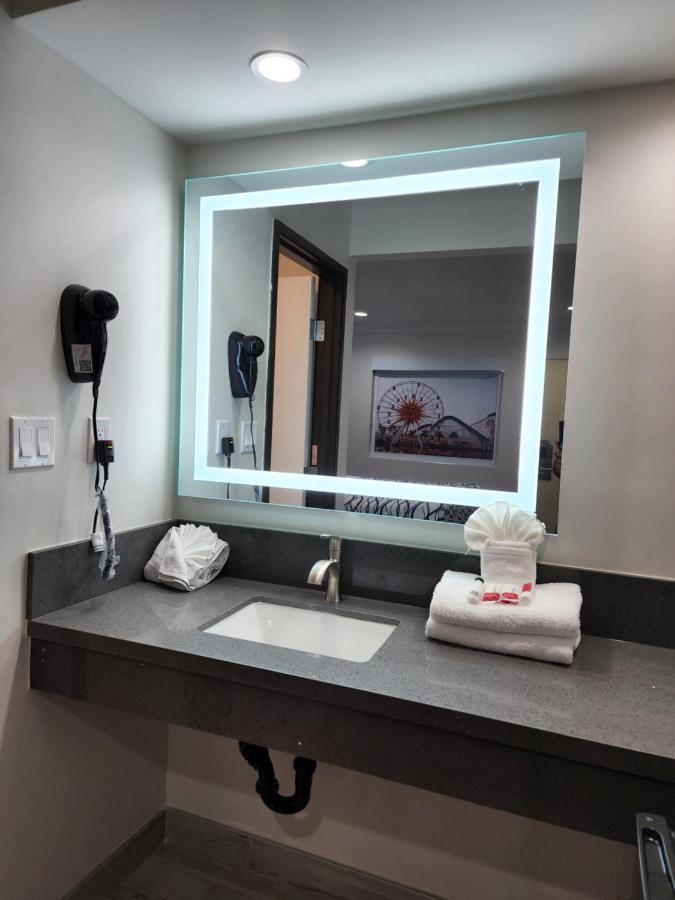 Travelodge Inn & Suites By Wyndham Fullerton Dış mekan fotoğraf