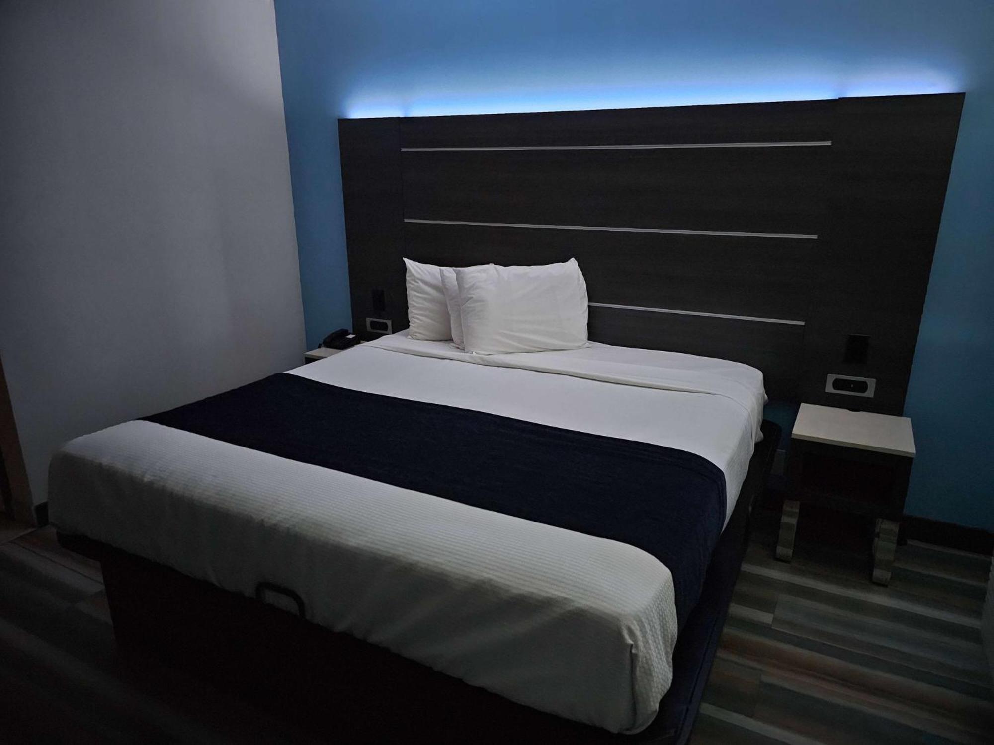 Travelodge Inn & Suites By Wyndham Fullerton Dış mekan fotoğraf