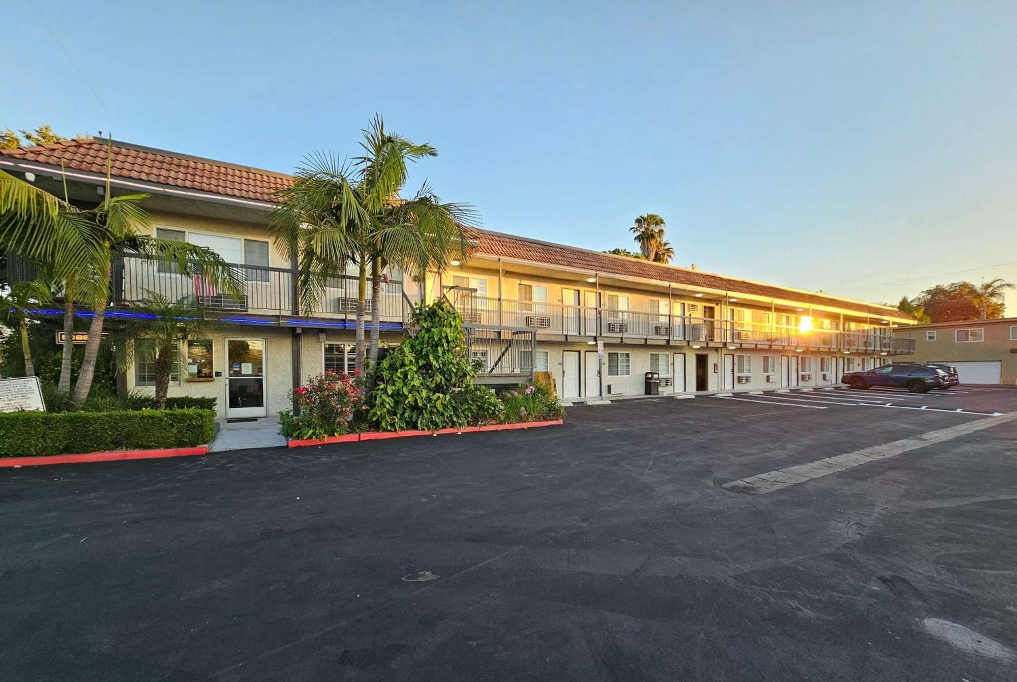 Travelodge Inn & Suites By Wyndham Fullerton Dış mekan fotoğraf