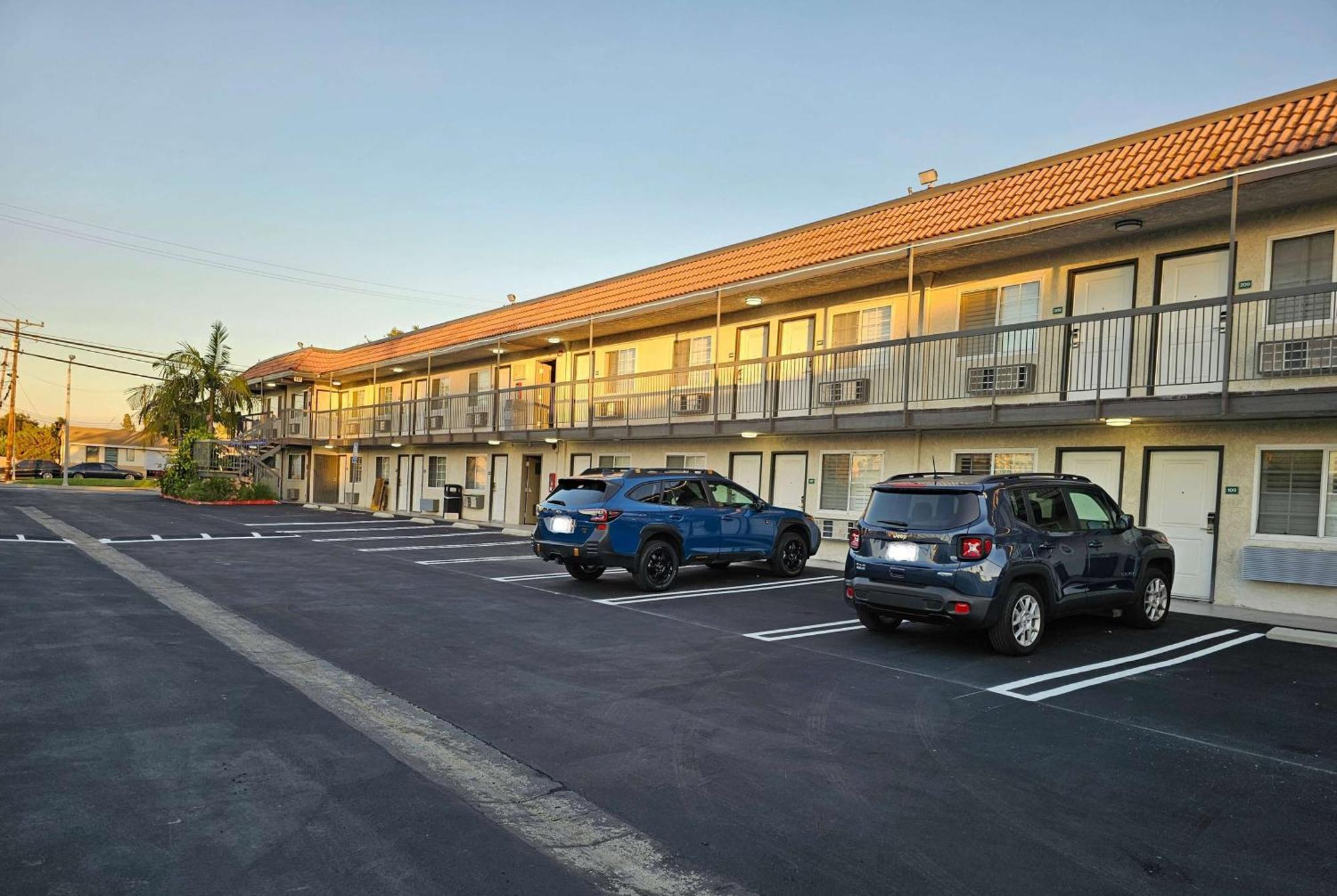Travelodge Inn & Suites By Wyndham Fullerton Dış mekan fotoğraf